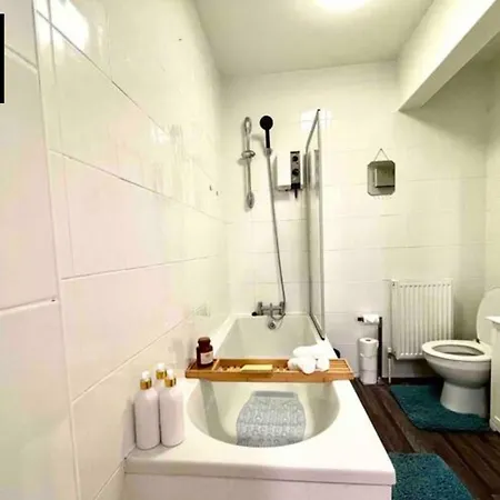Апартаменты Idyllic 3-bedroom Coastal Escape In *