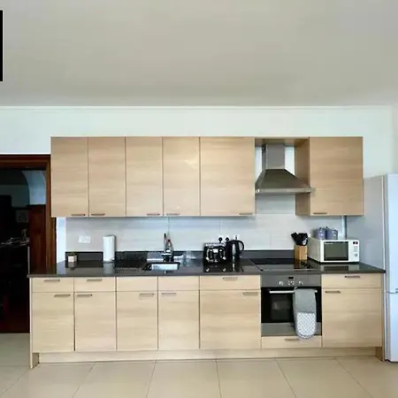 Διαμέρισμα Idyllic 3-bedroom Coastal Escape In *