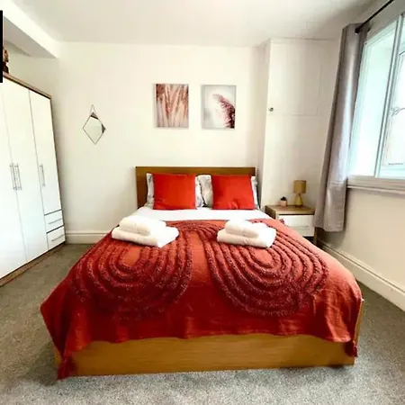 Idyllic 3-bedroom Coastal Escape In Сискейл